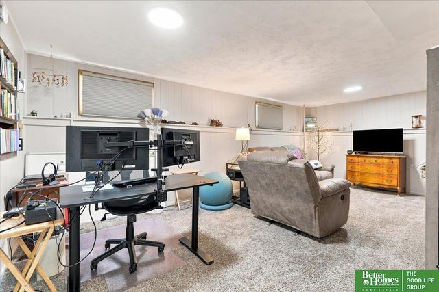 9406 Ames Avenue, Omaha, NE 68134