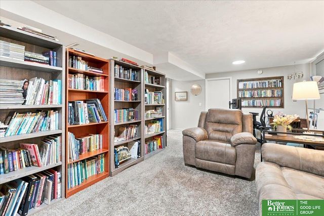 9406 Ames Avenue, Omaha, NE 68134