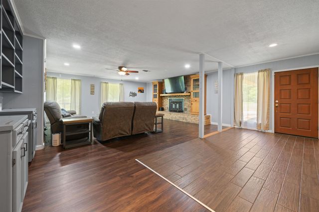14045 Henry St., Ore City, TX 75638