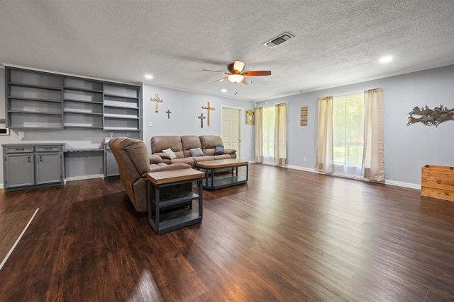 14045 Henry St., Ore City, TX 75638