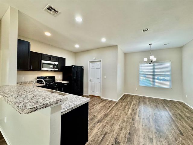 10708 SW 23rd Terrace, Yukon, OK 73099