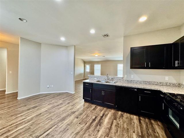 10708 SW 23rd Terrace, Yukon, OK 73099