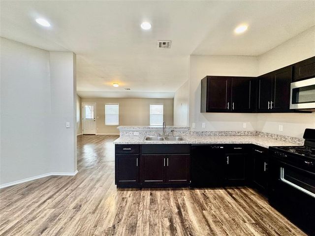 10708 SW 23rd Terrace, Yukon, OK 73099