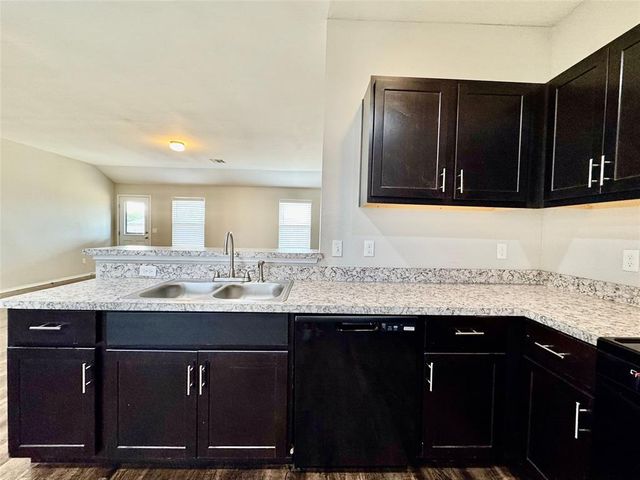 10708 SW 23rd Terrace, Yukon, OK 73099