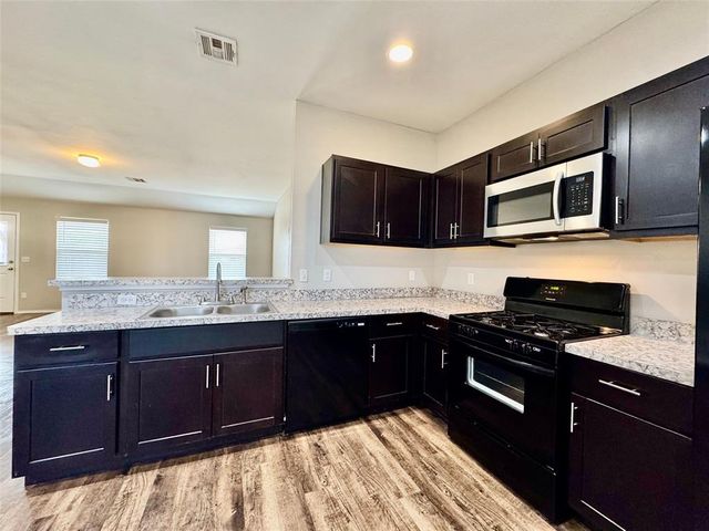 10708 SW 23rd Terrace, Yukon, OK 73099
