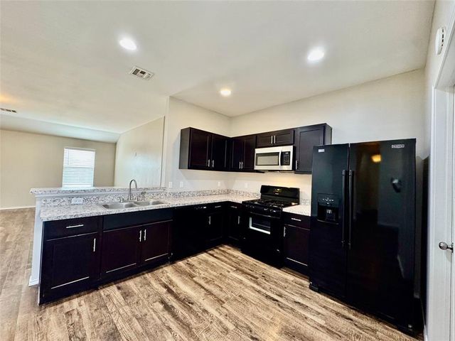10708 SW 23rd Terrace, Yukon, OK 73099