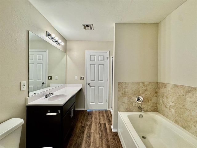 10708 SW 23rd Terrace, Yukon, OK 73099