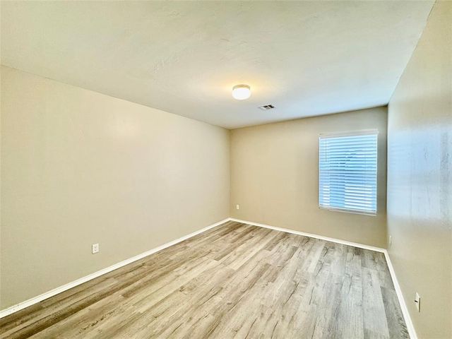 10708 SW 23rd Terrace, Yukon, OK 73099