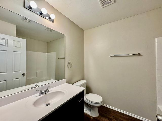 10708 SW 23rd Terrace, Yukon, OK 73099