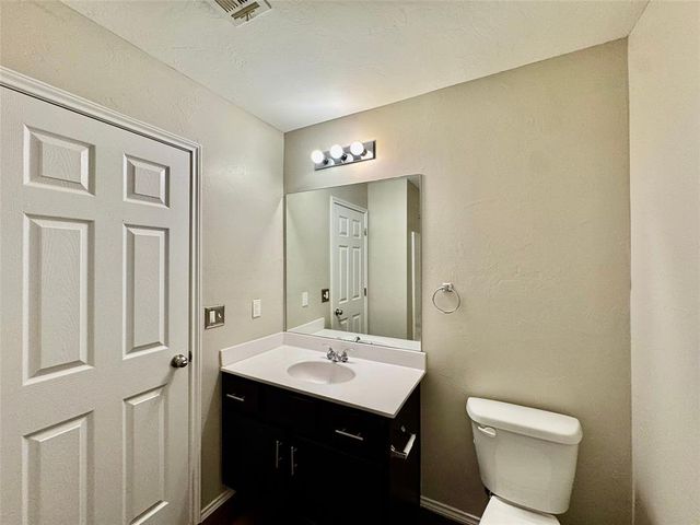 10708 SW 23rd Terrace, Yukon, OK 73099