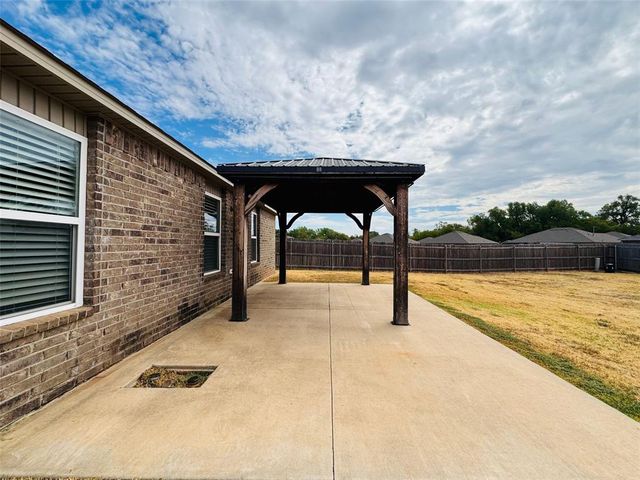 10708 SW 23rd Terrace, Yukon, OK 73099