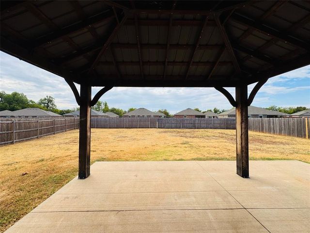 10708 SW 23rd Terrace, Yukon, OK 73099
