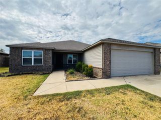 10708 SW 23rd Terrace, Yukon, OK 73099