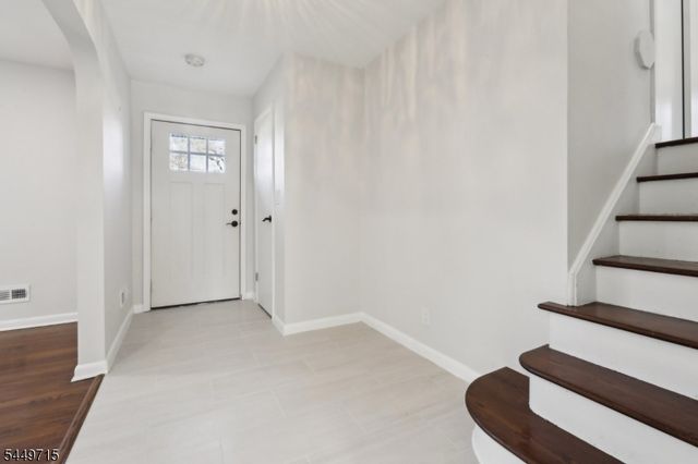 287 Country Club Dr, Oradell Boro, NJ 07649