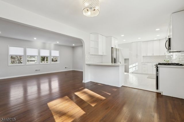287 Country Club Dr, Oradell Boro, NJ 07649