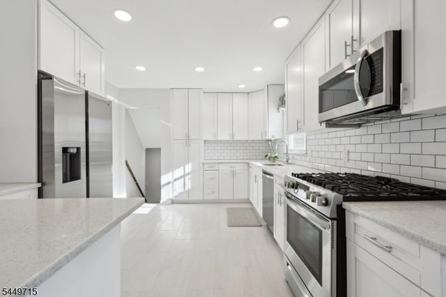 287 Country Club Dr, Oradell Boro, NJ 07649