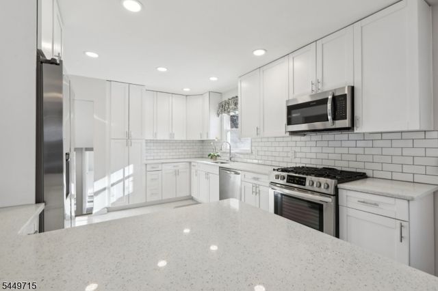287 Country Club Dr, Oradell Boro, NJ 07649