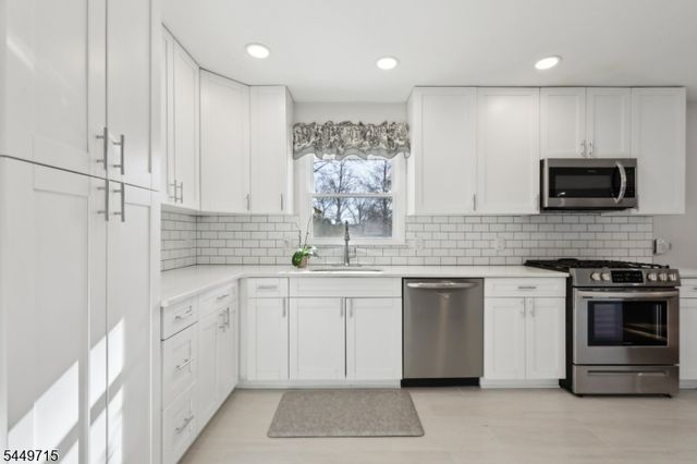 287 Country Club Dr, Oradell Boro, NJ 07649