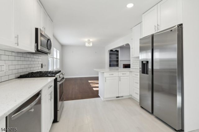287 Country Club Dr, Oradell Boro, NJ 07649