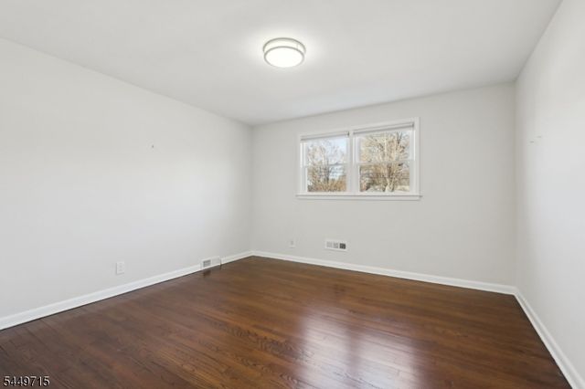 287 Country Club Dr, Oradell Boro, NJ 07649