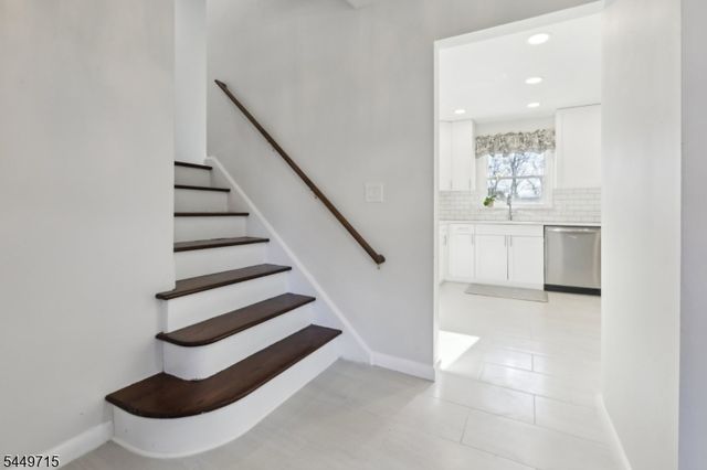 287 Country Club Dr, Oradell Boro, NJ 07649