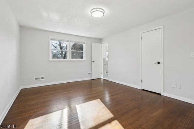 287 Country Club Dr, Oradell Boro, NJ 07649