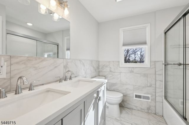 287 Country Club Dr, Oradell Boro, NJ 07649
