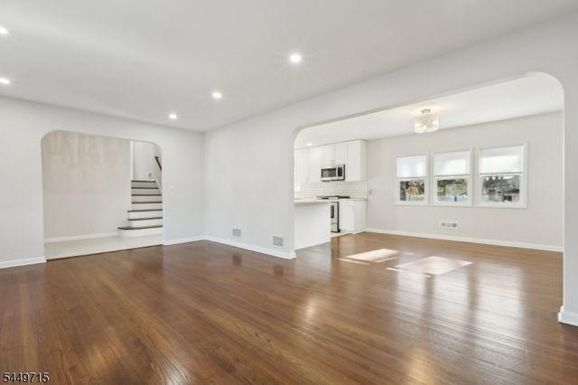 287 Country Club Dr, Oradell Boro, NJ 07649