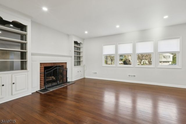 287 Country Club Dr, Oradell Boro, NJ 07649