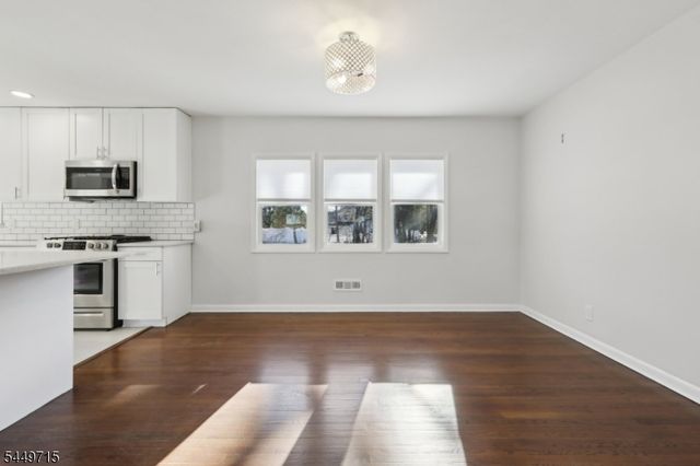 287 Country Club Dr, Oradell Boro, NJ 07649