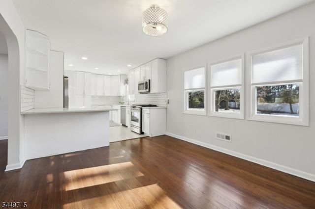 287 Country Club Dr, Oradell Boro, NJ 07649