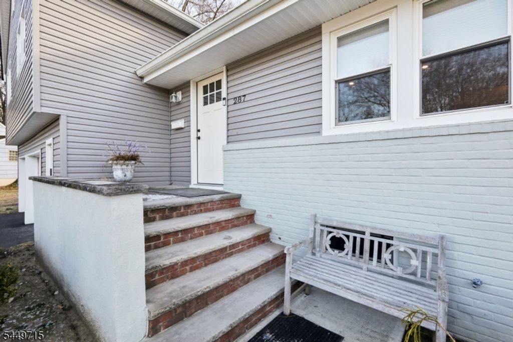 287 Country Club Dr, Oradell Boro, NJ 07649