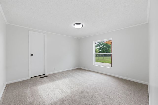 488 N Hydraulic, Belle Plaine, KS 67013