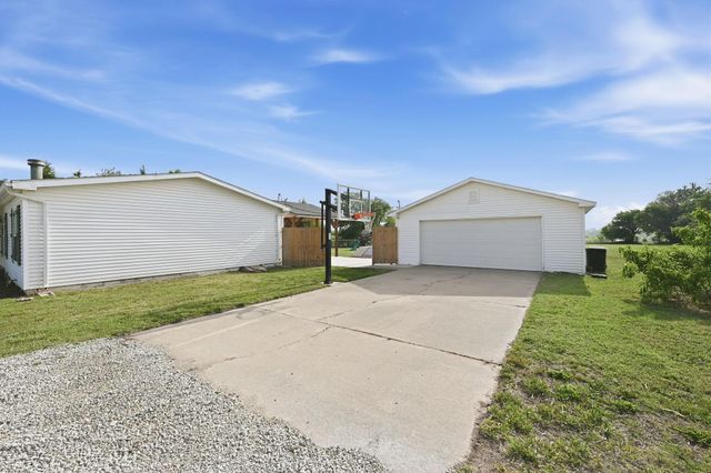 488 N Hydraulic, Belle Plaine, KS 67013