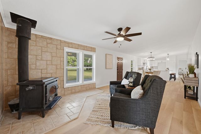 488 N Hydraulic, Belle Plaine, KS 67013