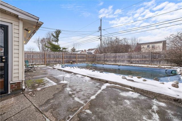 70 Tudor Road, Cheektowaga, NY 14215