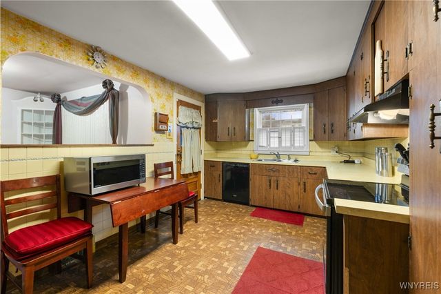 70 Tudor Road, Cheektowaga, NY 14215