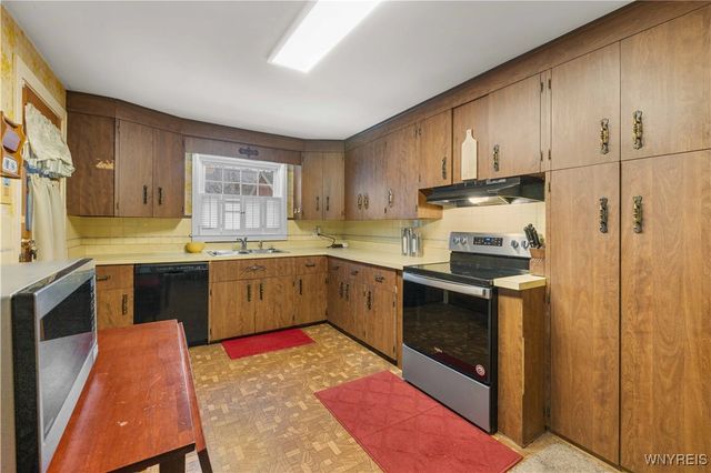 70 Tudor Road, Cheektowaga, NY 14215