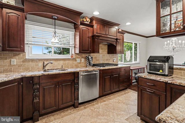 330 COLT DR, Grantville, PA 17028