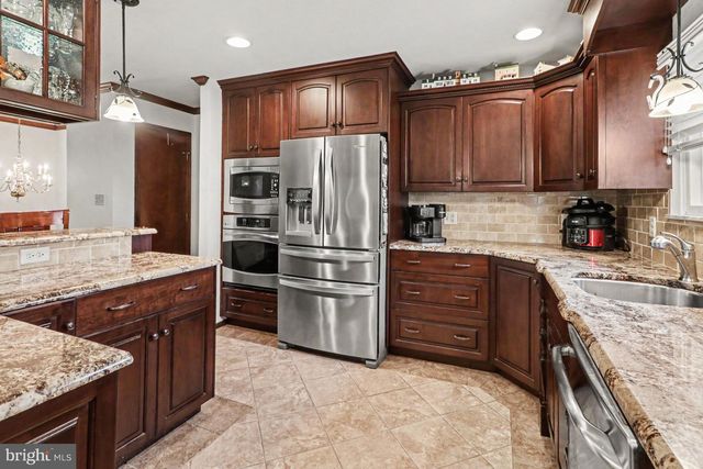 330 COLT DR, Grantville, PA 17028
