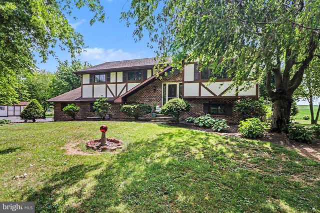 330 COLT DR, Grantville, PA 17028