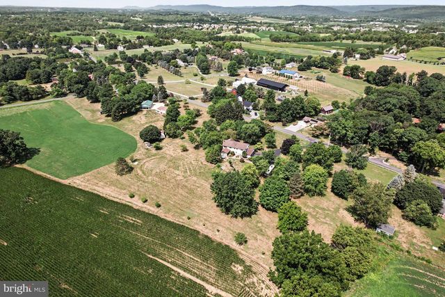 330 COLT DR, Grantville, PA 17028
