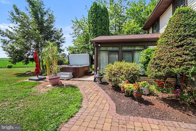 330 COLT DR, Grantville, PA 17028