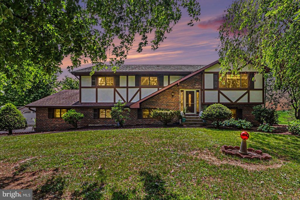 330 COLT DR, Grantville, PA 17028