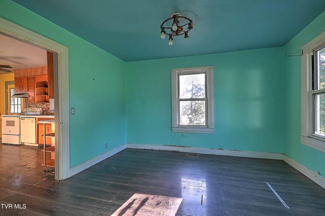 148 Easter Lilly Lane, Gate City, VA 24251