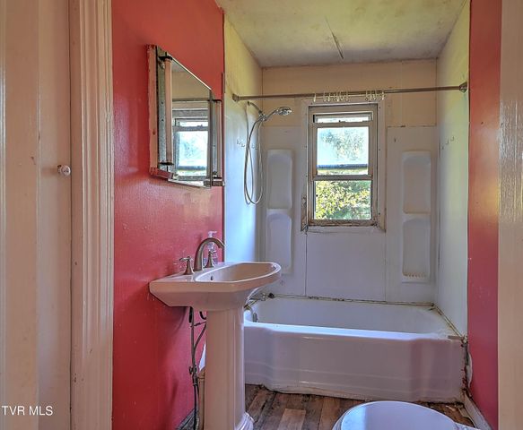 148 Easter Lilly Lane, Gate City, VA 24251