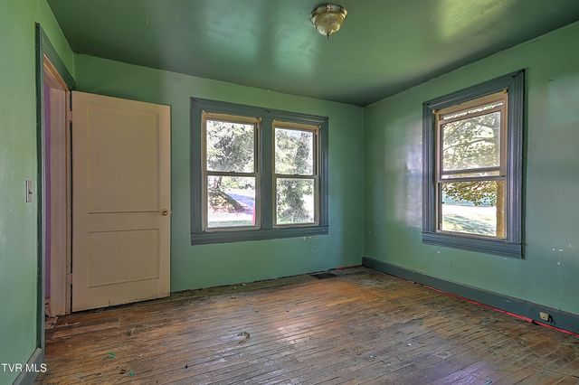 148 Easter Lilly Lane, Gate City, VA 24251