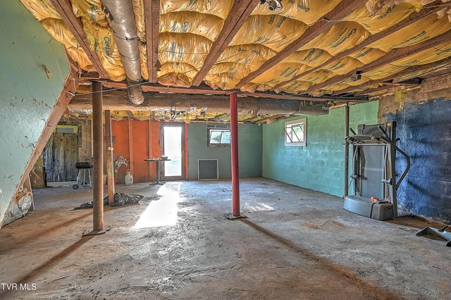 148 Easter Lilly Lane, Gate City, VA 24251