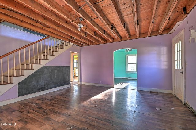 148 Easter Lilly Lane, Gate City, VA 24251