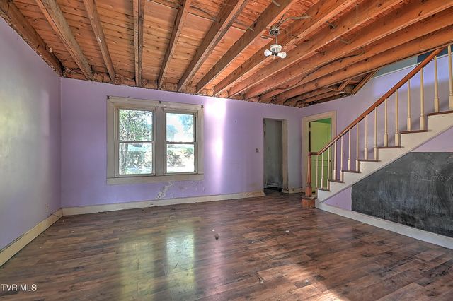 148 Easter Lilly Lane, Gate City, VA 24251